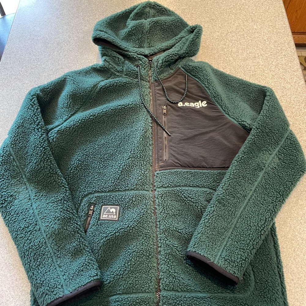 Men’s American Eagle fleece jacket with hood